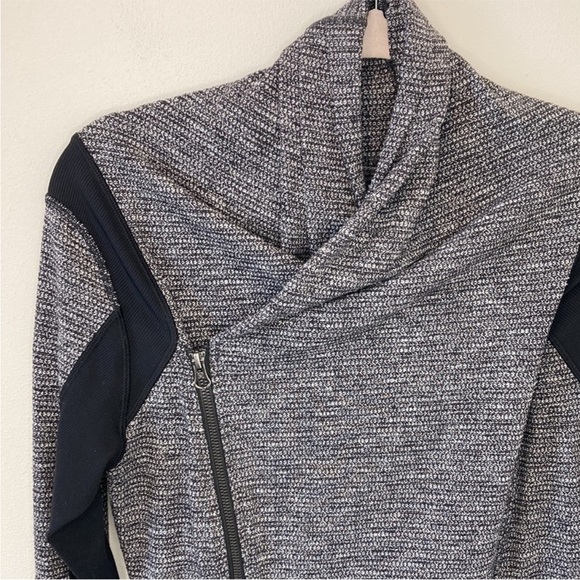 Lululemon Bhakti Yoga Jacket in Gray/Coco Pique Black / Black Size 10 MSRP $128 - Picture 5 of 14